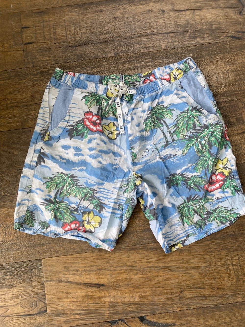 GAP Tropical Hawaiian Print Drawstring Shorts
